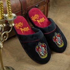 EUC Cinereplicas Harry Potter Deluxe Slippers Gryffindor Crest, Sz S/M 6-9
