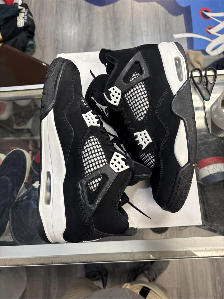 Size 10 - Air Jordan 4 Retro White Thunder - Image 4 of 4