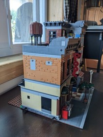 LEGO Creator Detective's Office 10246 - 100% Complete - 6 Minifigures and Manual