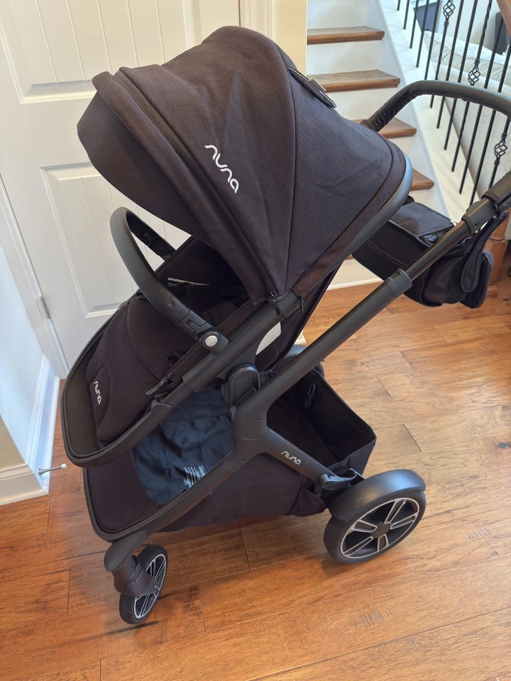 Nuna Demi Grow Stroller Caviar Black Used/Great Condition (Single/Can be double) - Image 2 of 4