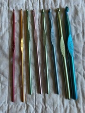 8 Piece Aluminum Crochet Hooks D, E, F, G, H, I J, K  Assorted Colors N