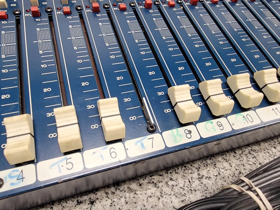 Allen & Heath MixWizard WZ 16:2 16 Input Mixer FOR PARTS - Image 3 of 4