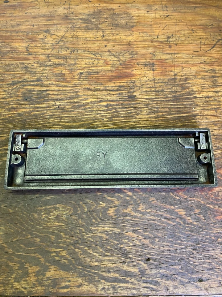 Ancienne Entrée boîte aux lettres en fonte ,estampillée RY - Photo 4/4