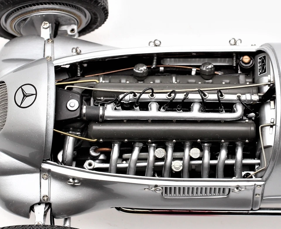 Mecedes-Benz Race Car F1GP Formula 1 Grand Prix Racer Classic Carousel SL1:18 - Image 2 of 4