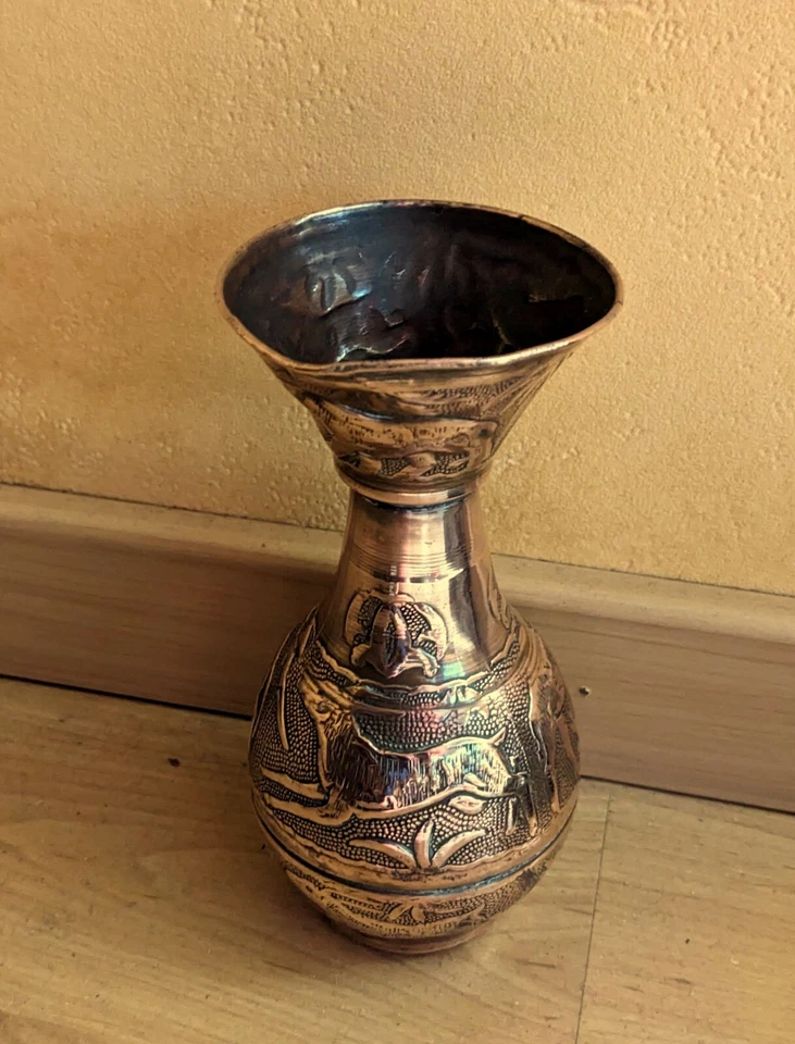 Petit VASE ORIENTAL en cuivre décoré (VINTAGE) - Photo 3/4
