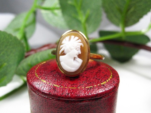 Antique Victorian 9kt Solid Gold Ring Sz 7, with Natural Shell Cameo