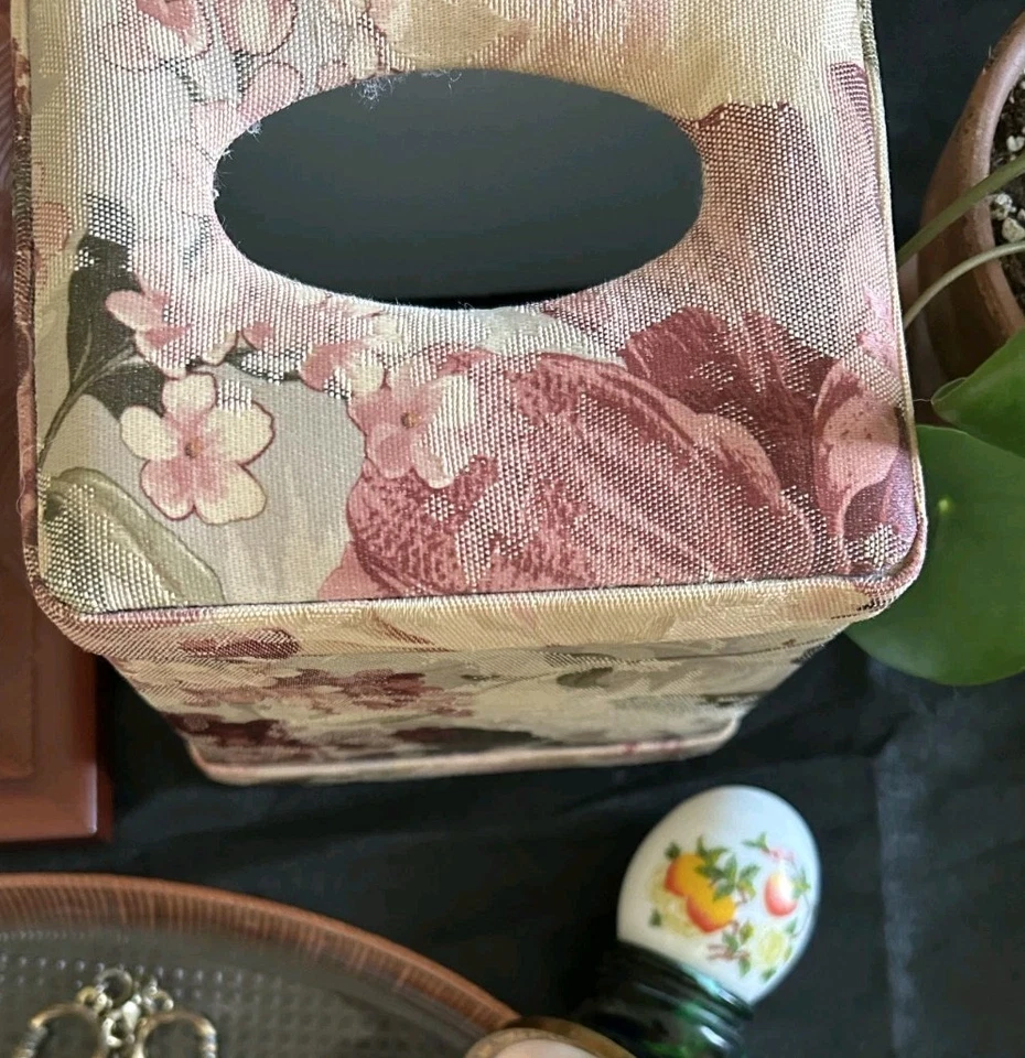 Cubierta de caja de pañuelos de tela floral vintage tocador Cottagecore Foto 2 de 3