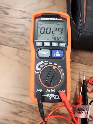 Klein Tools ET600 Digital Insulation Resistance Tester - Picture 2 of 7