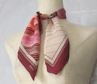 Echo Seidentuch. Vtg silk scarf. Gebraucht in gutem Zustand. 100% Seide. 57*57cm
