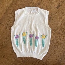 Vintage White Knit Sweater Vest Floral Embroidered Sleeveless Cottagecore Size M