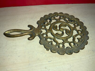 VCM Virginia Metalcrafter Brass Trivet Heart & Laurel Leaf PA Dutch Round