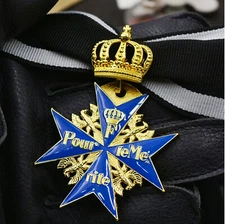 WWI GERMAN BLUE MAX MEDAL BADGE RIBBON CROWN