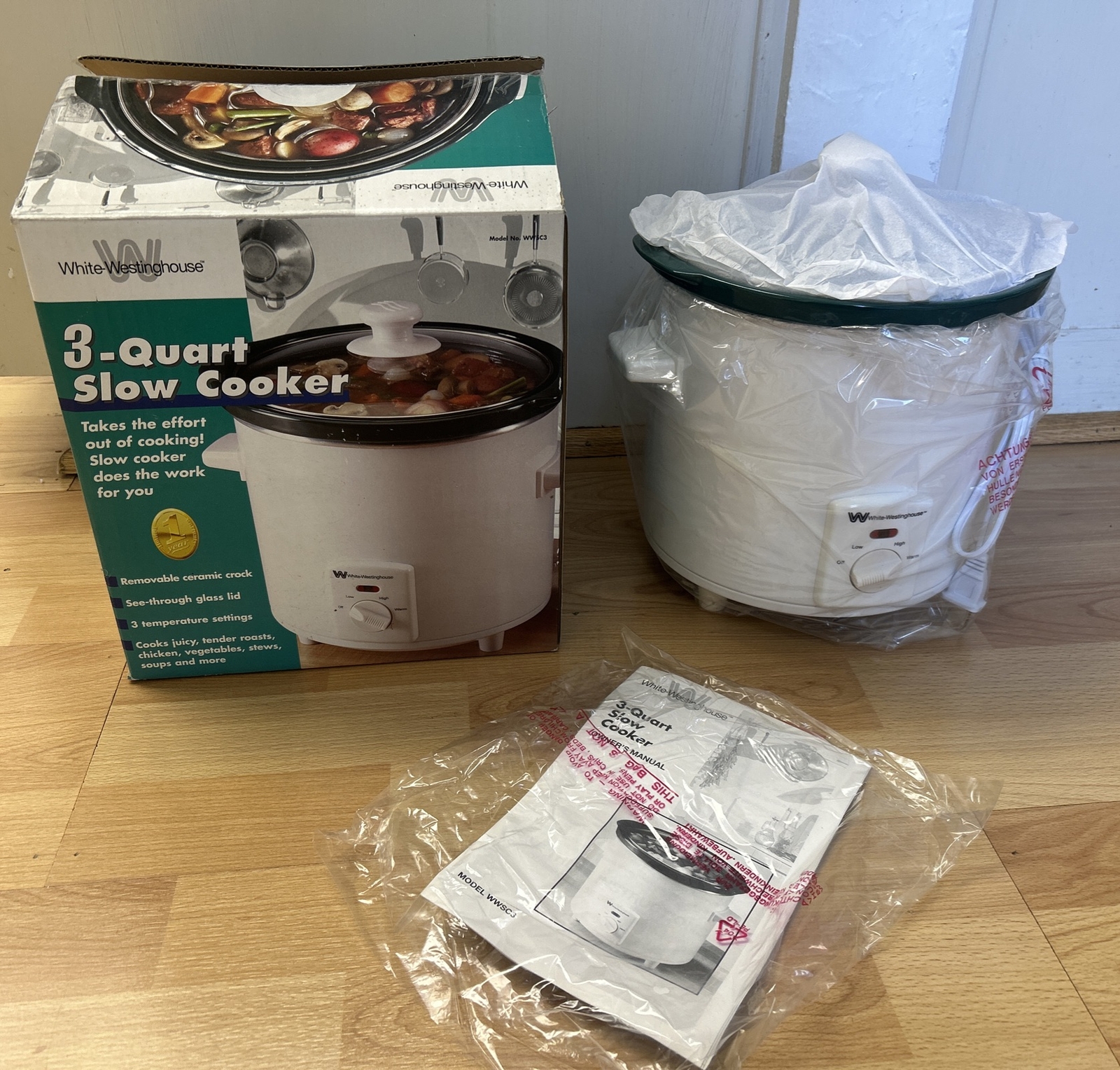 White Westinghouse 3-Quart Slow Cooker  Model WWESC3 Brand N