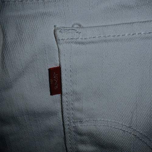 Levi's Women's white denim Shorts Raw Hem Size 6 - Picture 4 of 12