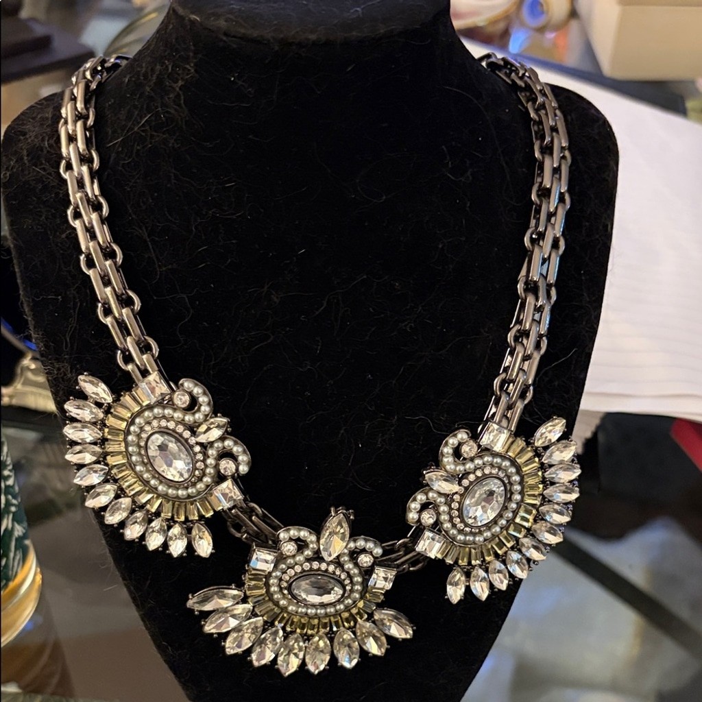 Bold, beautiful Rhinestone statement necklace, ap… - image 1