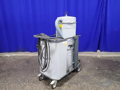 NILFISK T26 VACUUM CLEANER  07160243555