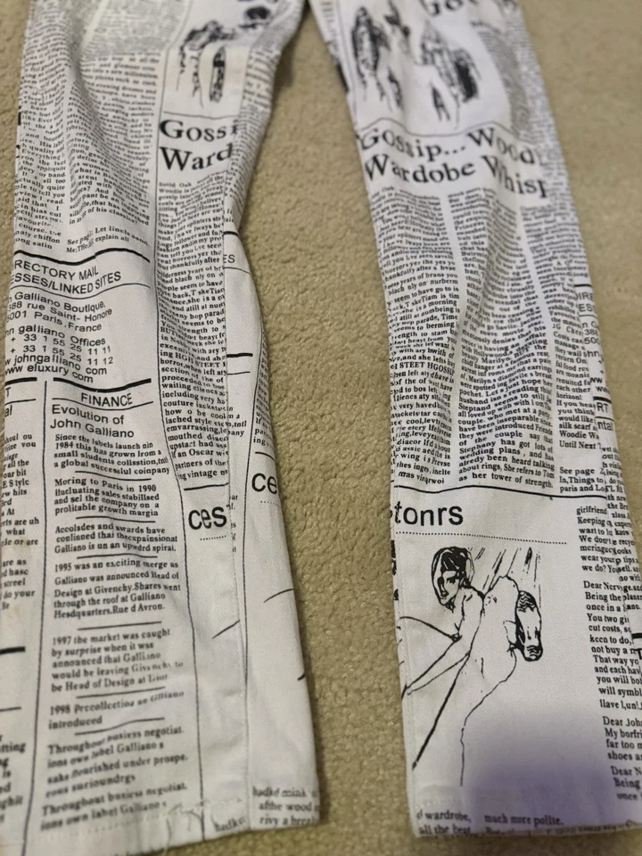 Pantalones de mezclilla de periódico Amazon John Galliano para hombre talla 30 nunca usados Foto 3 de 4