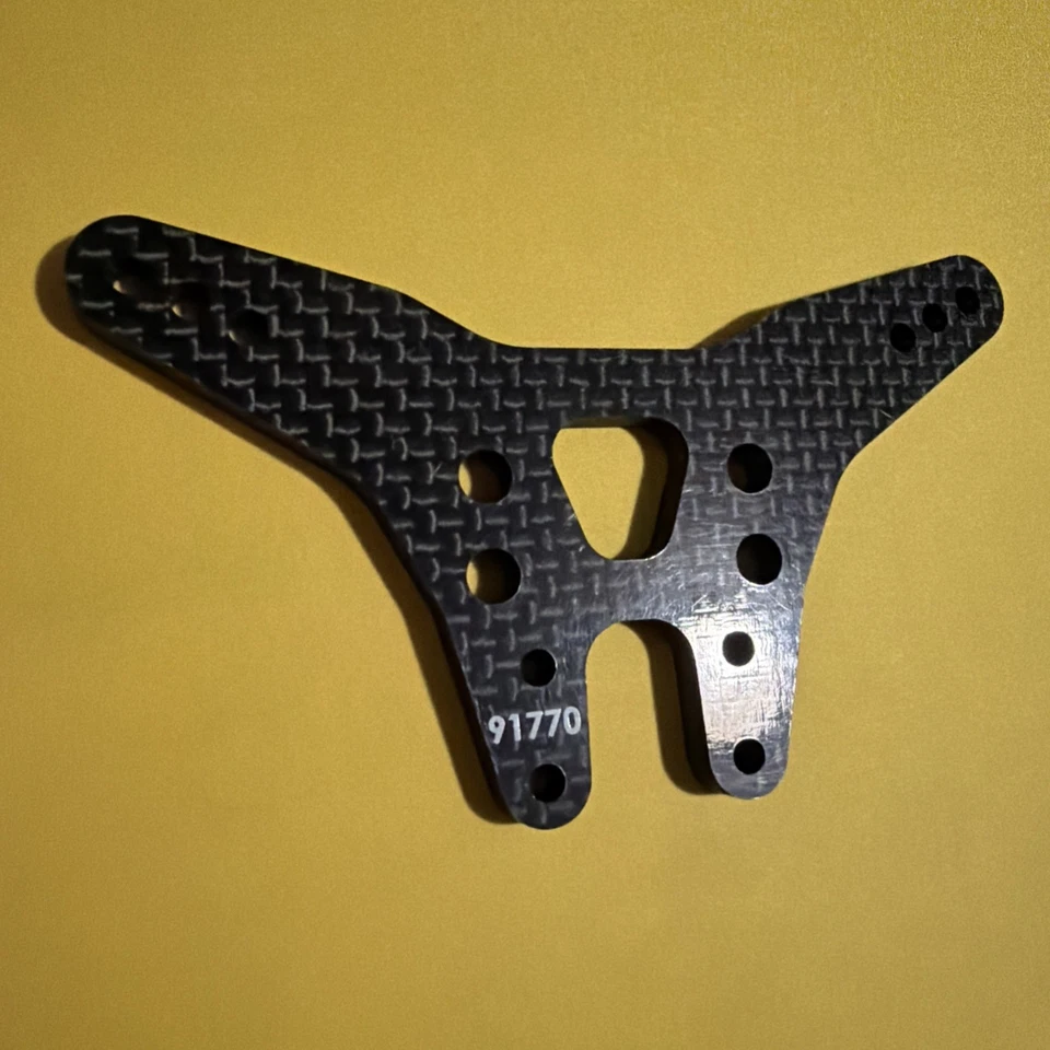 Torre de amortiguador trasero Associated 91770 grafito alto: B6.1 / B6.1D Foto 3 de 4