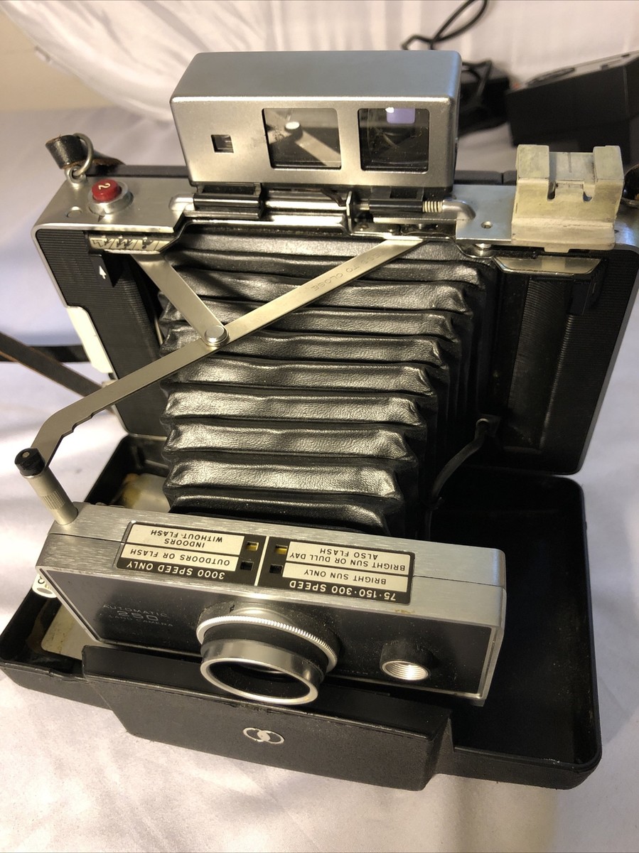 Poloroid Automatic 250 Land Camera with Manual, Flash Poloroid Automatic 250 Land Camera with Manual, Flash