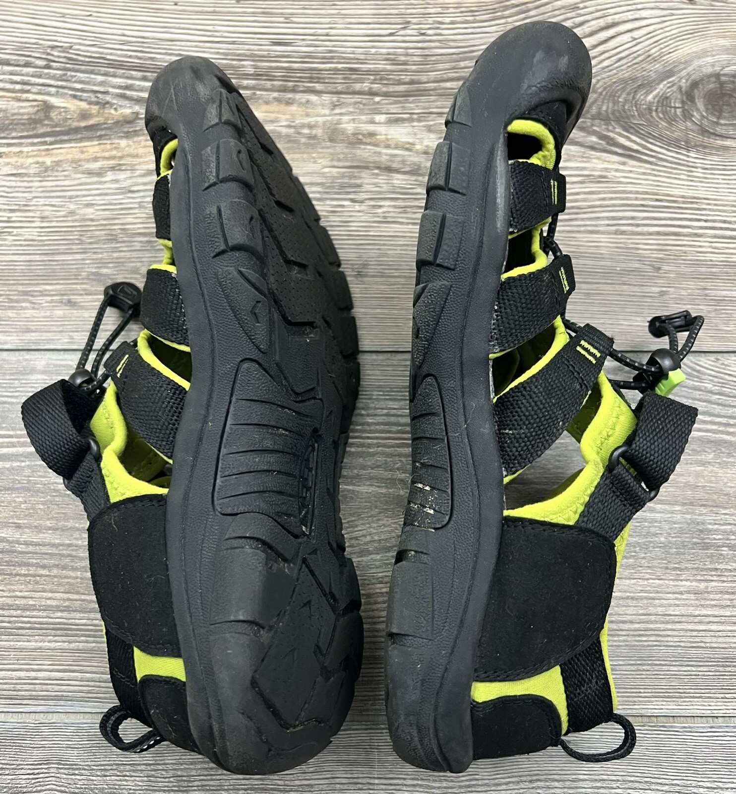 Scarpe sportive da trekking da donna Keen Newport nere verdi impermeabili taglia 6