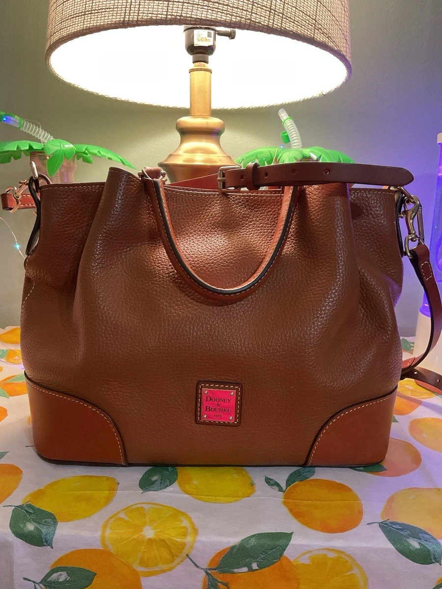 Dooney & Bourke 黄铜外壳包和女士手提包| eBay