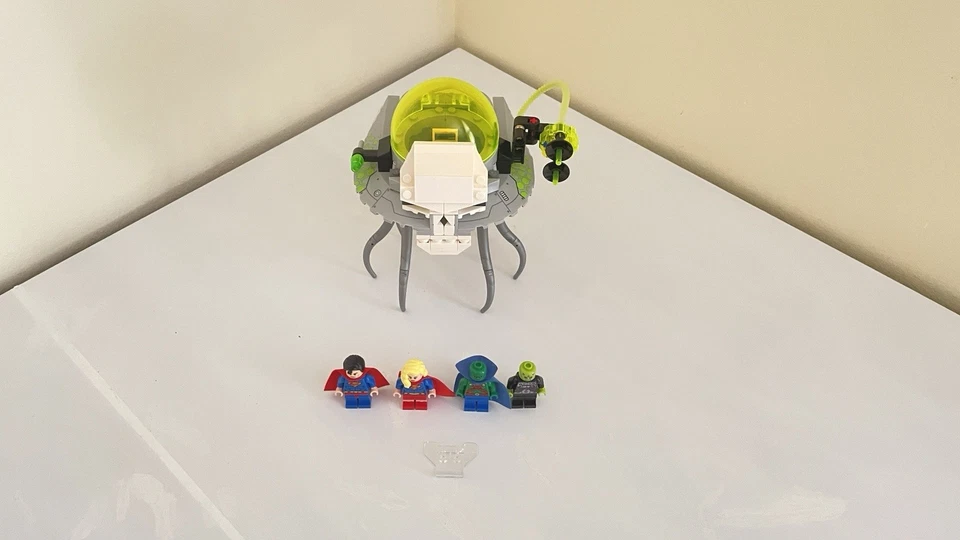 Lego 76040 Justice League Brainiac Attack (100% Complete) - Image 2 of 4