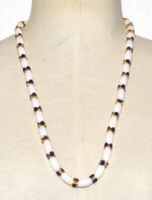 TRIFARI Crown Goldton Weiße Perlen Blaue Emaille Abstandshalter 24'' Halskette