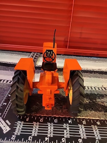 Allis Chalmers 175 1/16 Diecast Farm Tractor Replica Collectible By SpecCast - Picture 8 of 10