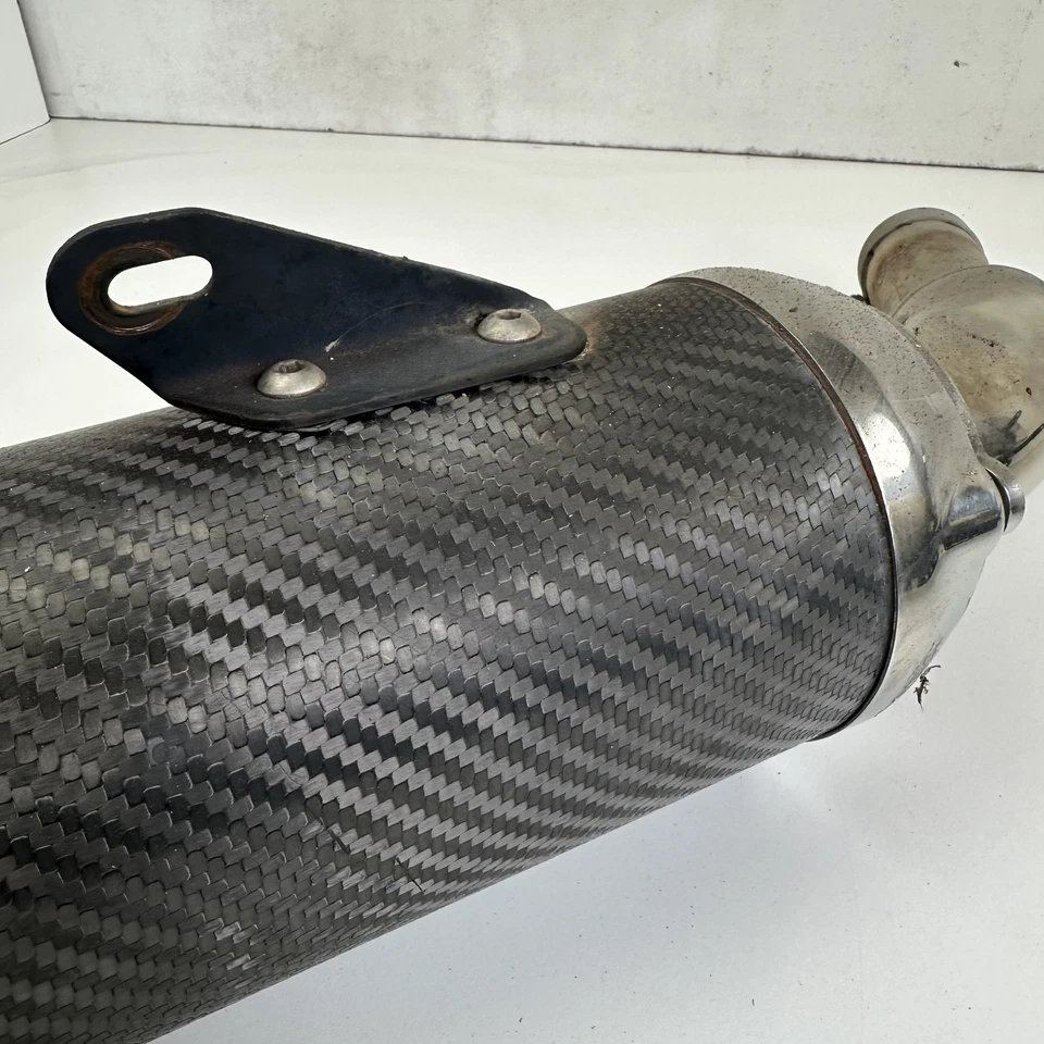 Silenciador de escape Triumph 955i Sprint RS 2003 silenciador de tubo de carbono Foto 3 de 4