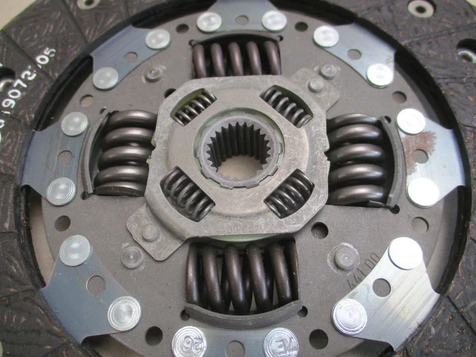 Opel Ascona C Kadett E 1.8 2.0 GTE GSI Kupplungsscheibe Ø215mm Clutch Disc NEU - Bild 2 von 4