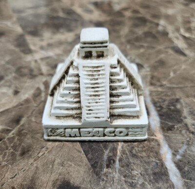 Replicas Maya Hand Carved Chichen Itza Miniature Pyramid Statue