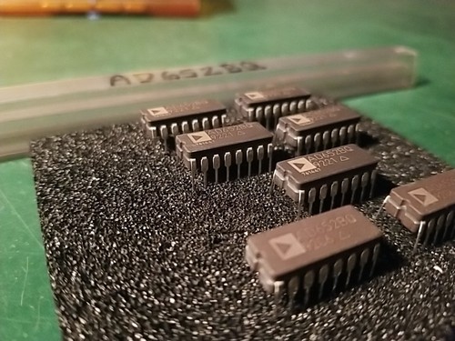 AD652BQ Monolithic Synch V/F CONVERTER 0HZ TO 2MHZ, 0.01% CDIP NOS LOT OF 1 EA - Picture 5 of 9