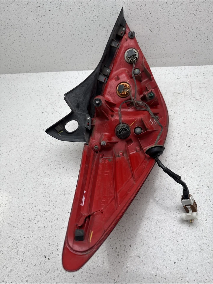 2007 2008 2009 2010 2011 2012 Nissan Versa Hatchback OEM Tail Light Right RH  - Image 4 of 4