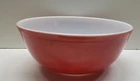 Pyrex Vintage 404 4qt mixing bowl red Very Good condition!