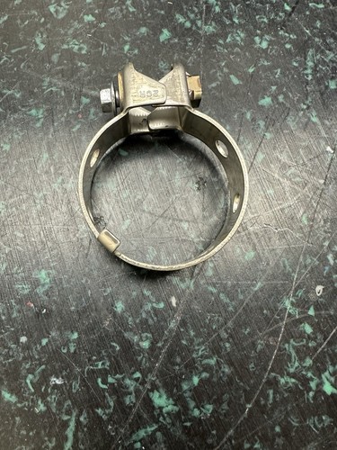 Yamaha R1 R1M RN32 RN49 RN65 Krümmerschelle clamp exhaust Sammler Schelle Rechts