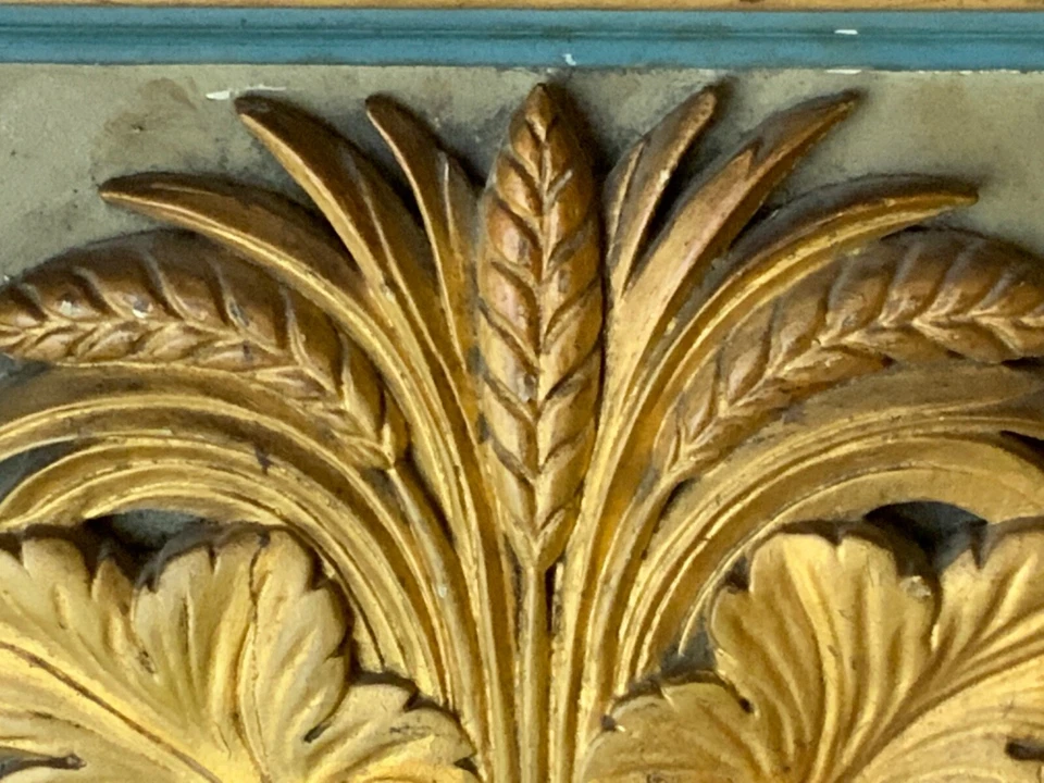 Antiguo frontón de fragmento de puerta tallada en madera dorada georgiana inglesa alrededor de 1800 Foto 4 de 4