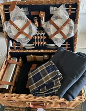 PICNIC TIME Windsor Luxury Wicker Picnic Basket, Deluxe Set for 4, Navy Blue