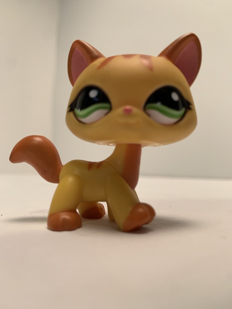 Littlest Pet Shop  Hasbro LPS Figure  Cat  1137 Green Eyes