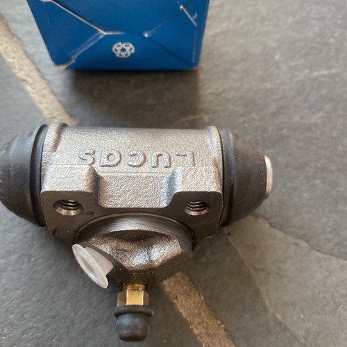 VOLVO 440 BRAKE CYLINDERS PAIR ORIGINAL 3343438 & 3343438-2.L&R NOS - Picture 3 of 6