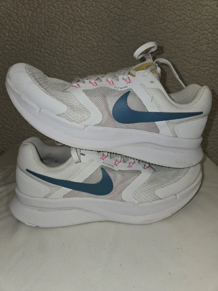 Nike Mujer Run Swift 3 Talla 8.5 DV7889-100 Blanco con Acentos Rosa Foto 2 de 4