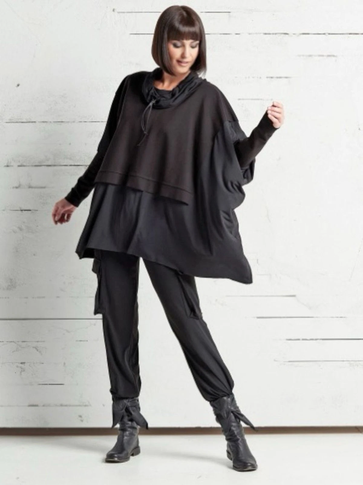PLANET BY LAUREN G Rare Chic Poncho in Black One Size Fits All