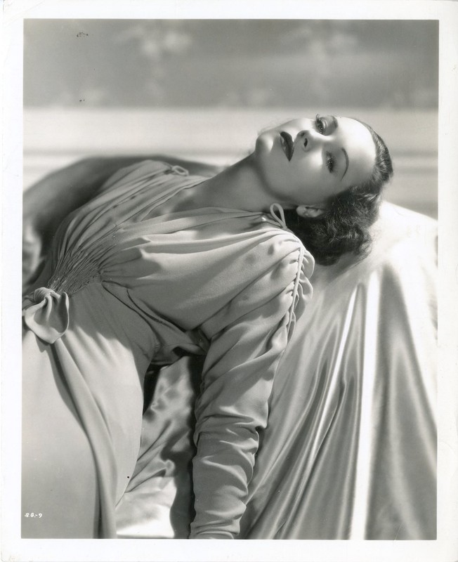 SIGRID GURIE ORIGINAL PORTRAIT PHOTO BY RAY JONES 07102026-6