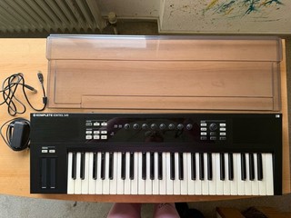 NI Komplete Kontrol S49 Midi Keyboard Controller USB Kabel Sehr Gut