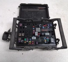 2017-2019 Chevy Silverado Sierra 1500 2500 Engine Compartment Fuse Box 84008527