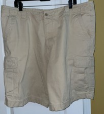 Dockers Khaki Cargo Shorts Sz 42 Flat Front Loose Fit 100 Cotton . EUC