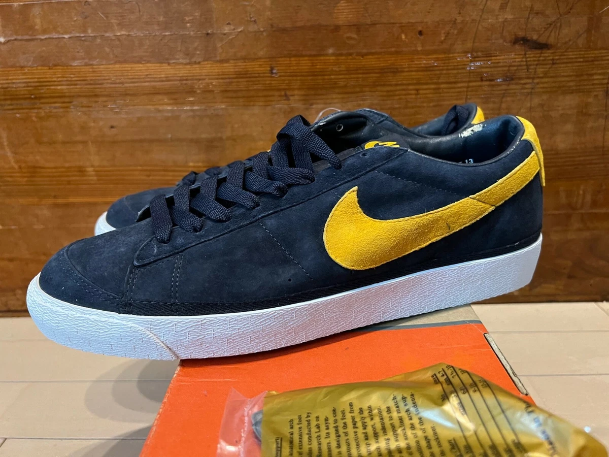 Navy blue and yellow nikes sale