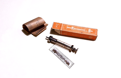 Medical glass syringe 2ml, Soviet vintage glass syringe, Medical tools vintage - Picture 1 of 8
