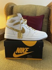 Nike Air Jordan 1 High OG Metallic Gold Women...