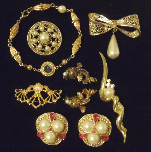 Vintage Costume Jewelry Lot, Faux Pearl, Bracelet, Brooches, Earrings