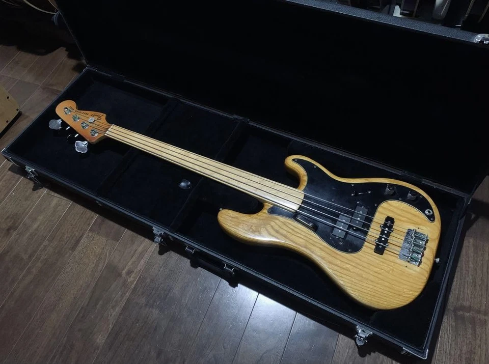 Fender Precision Jazz Bass Hard Case - image 3 of 3